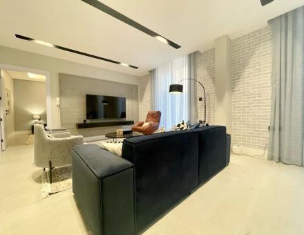 C Living - Premium 3 Bedroom with Large Windows